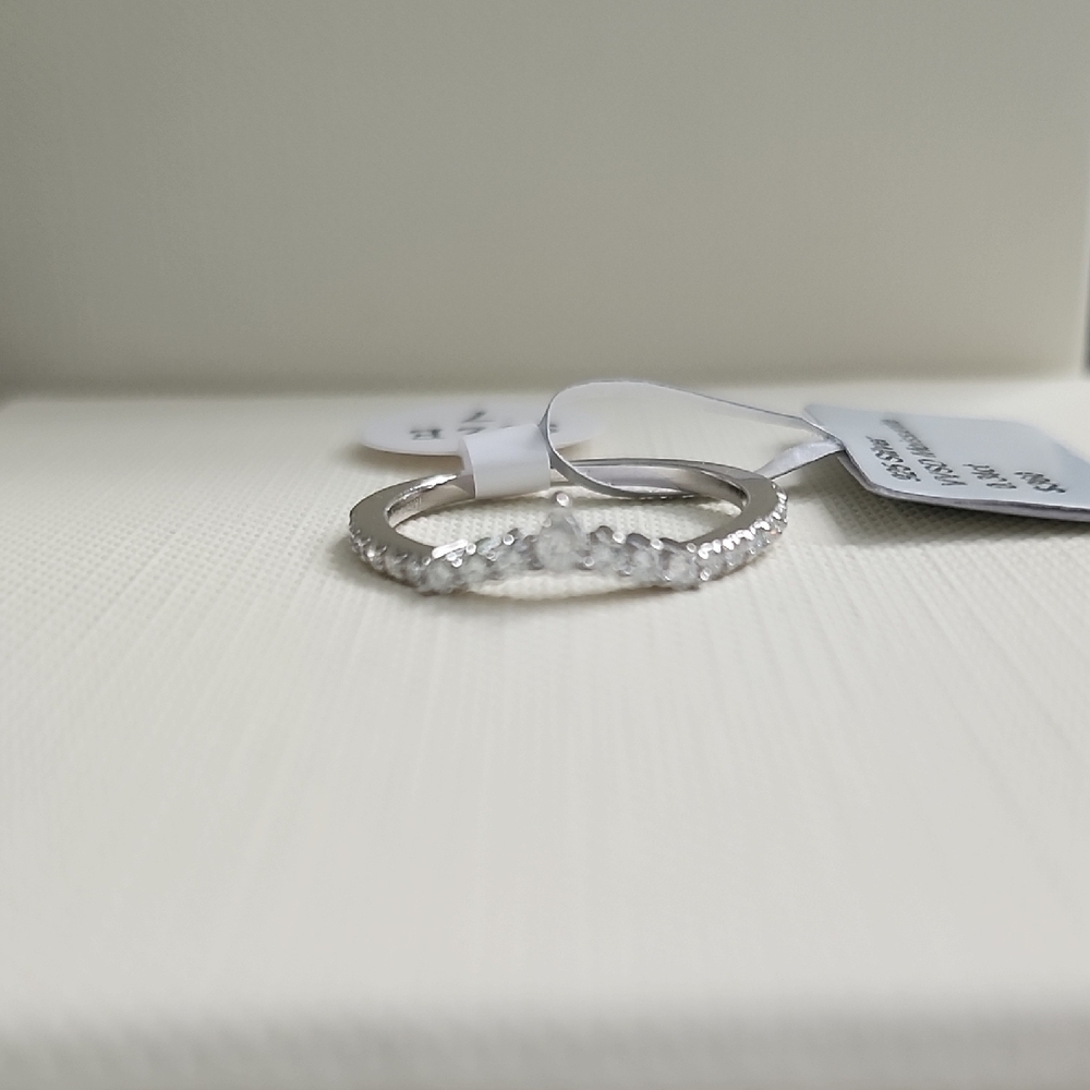 Elegant Silver Women's Ring